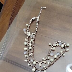 Elegant Pearl and Crystal Necklace